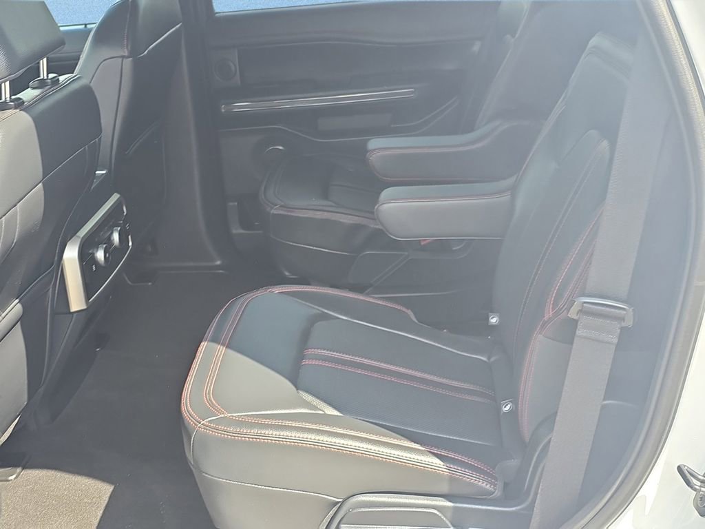 Used 2024 Ford Expedition Limited image 16
