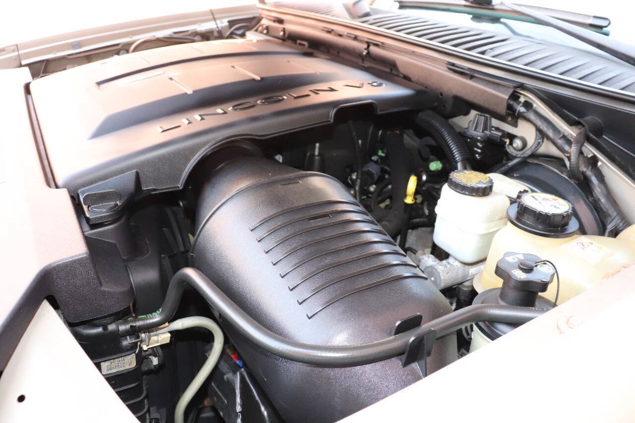 Used 2006 Lincoln Navigator Luxury RWD image 13
