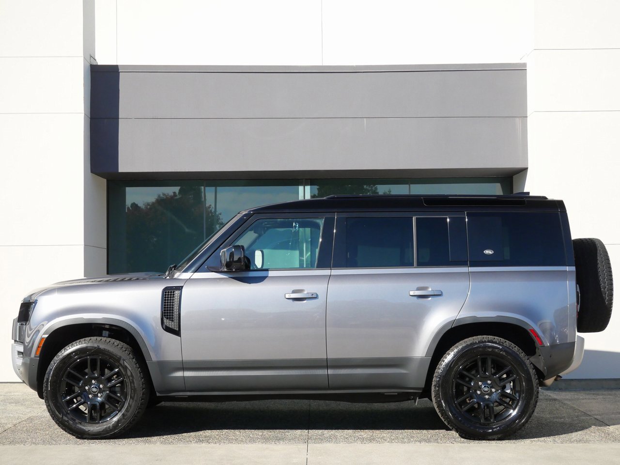 Used 2022 Land Rover Defender 110 S image 4