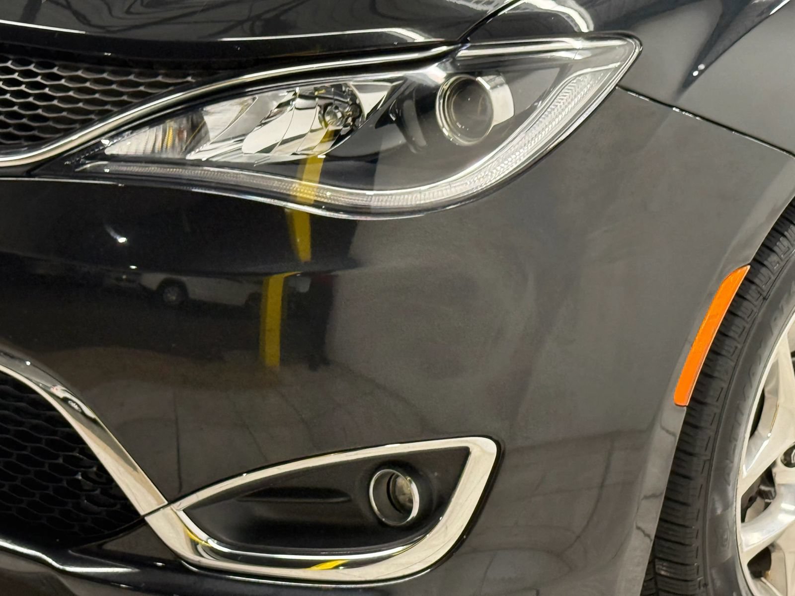 Used 2017 Chrysler Pacifica Limited FWD image 4