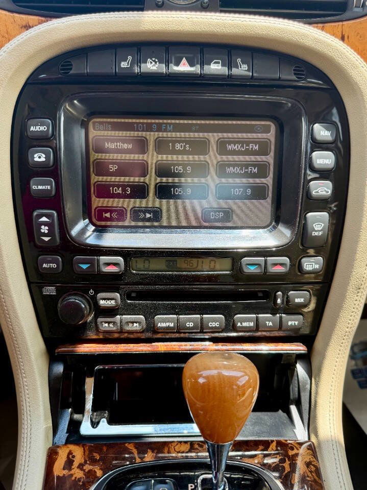 Used 2006 Jaguar XJ Vanden Plas image 15