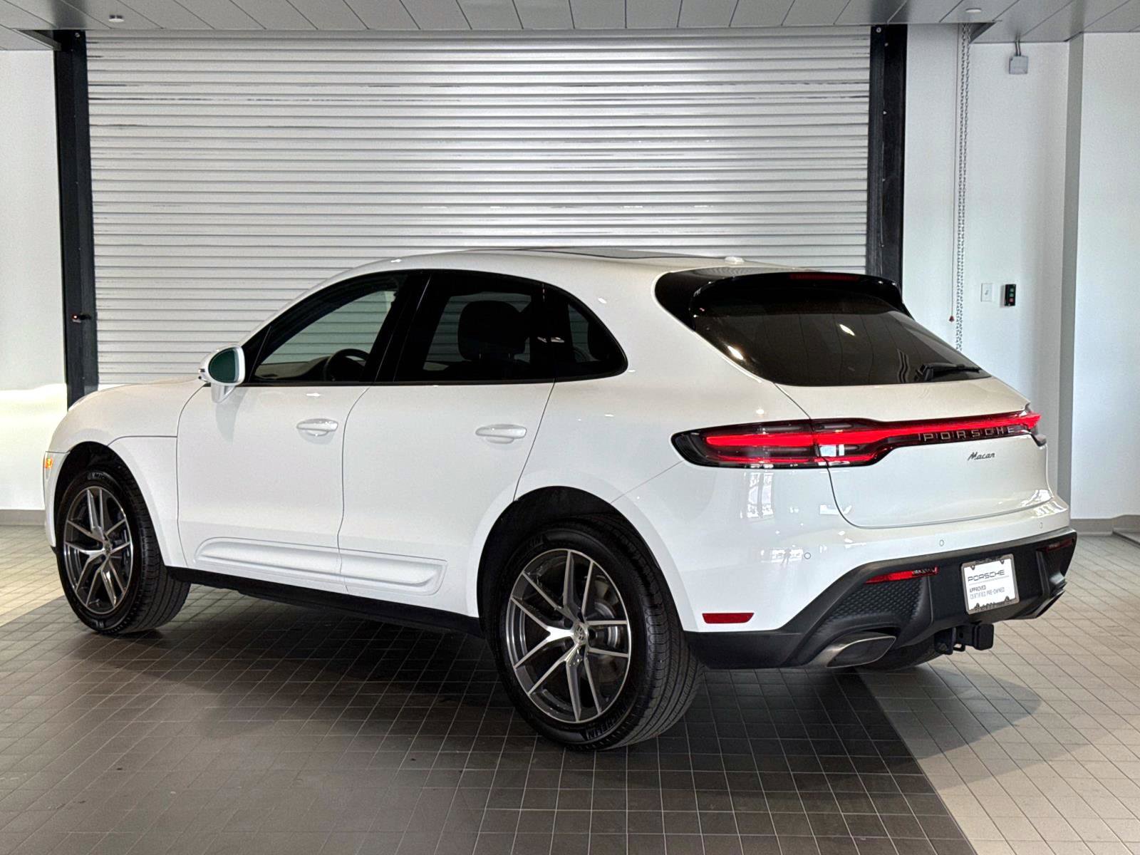 Certified 2026 Porsche Macan image 3