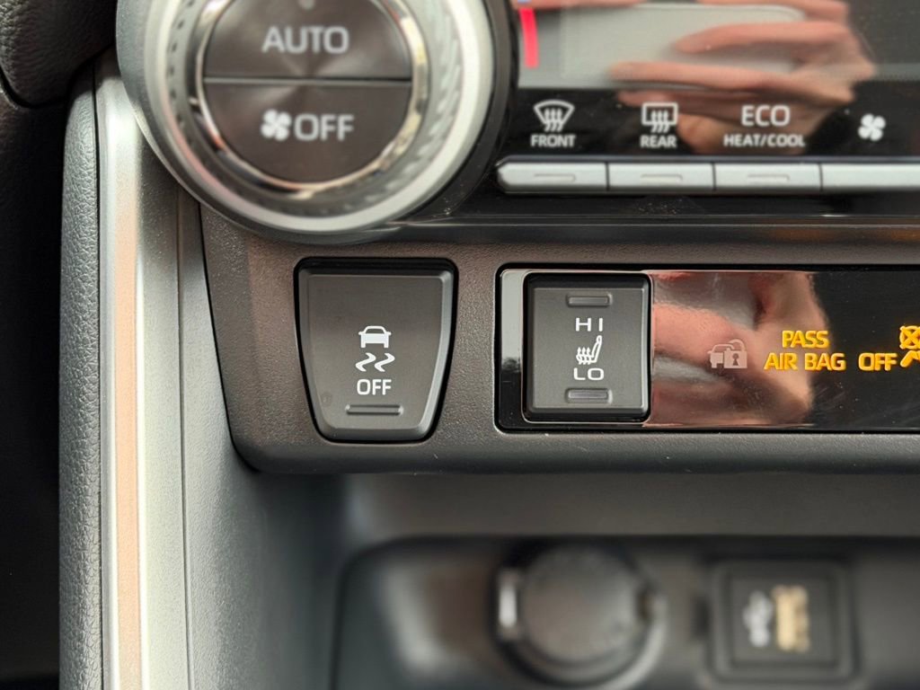 Used 2024 Toyota RAV4 SE w/ Weather & Moonroof Package image 14