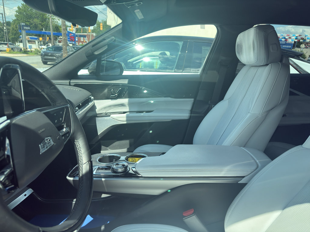 Used 2023 Cadillac Lyriq 2WD image 8