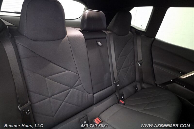 Used 2023 BMW iX xDrive50 w/ Sport Package AWD/4WD image 33