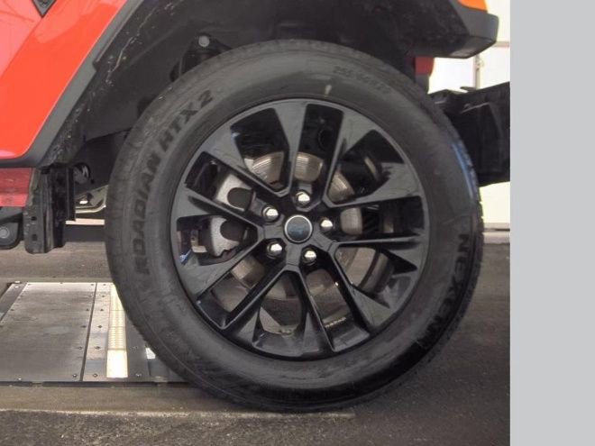 Used 2025 Jeep Wrangler Unlimited Sahara w/ Safety Group image 12