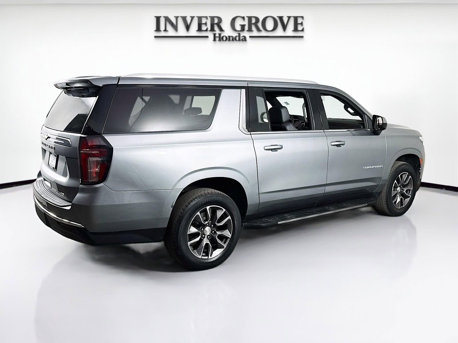 Used 2023 Chevrolet Suburban LT AWD/4WD image 5