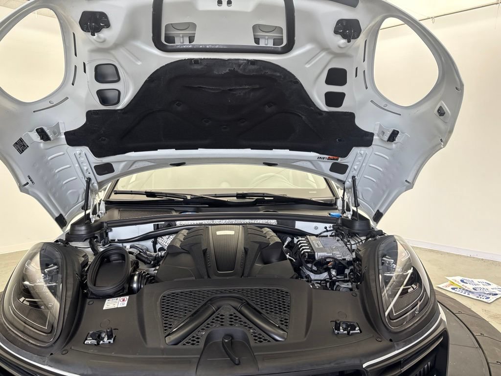 Certified 2024 Porsche Macan S AWD/4WD image 13