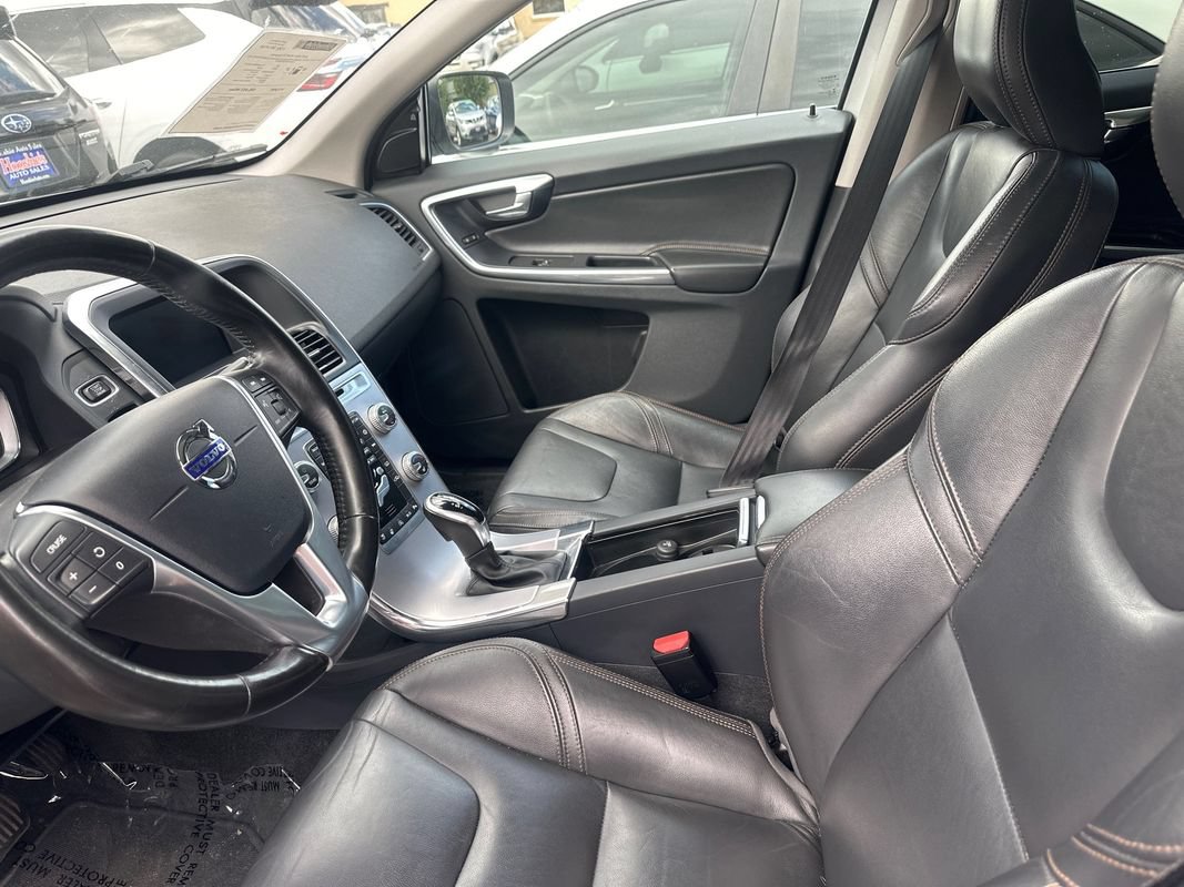 Used 2017 Volvo XC60 T6 Dynamic w/ Climate Package AWD/4WD image 18