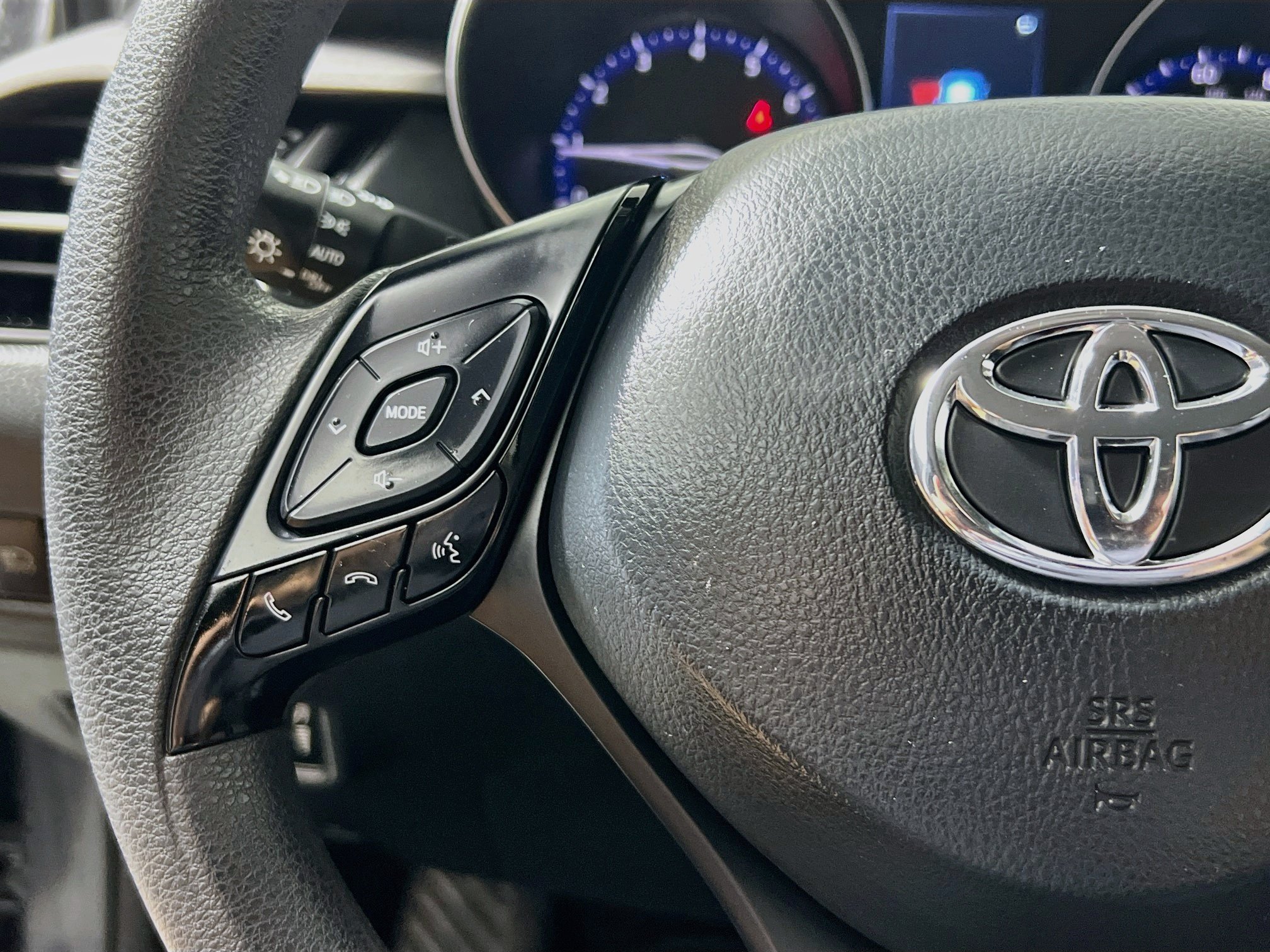 Used 2021 Toyota C-HR LE FWD image 18