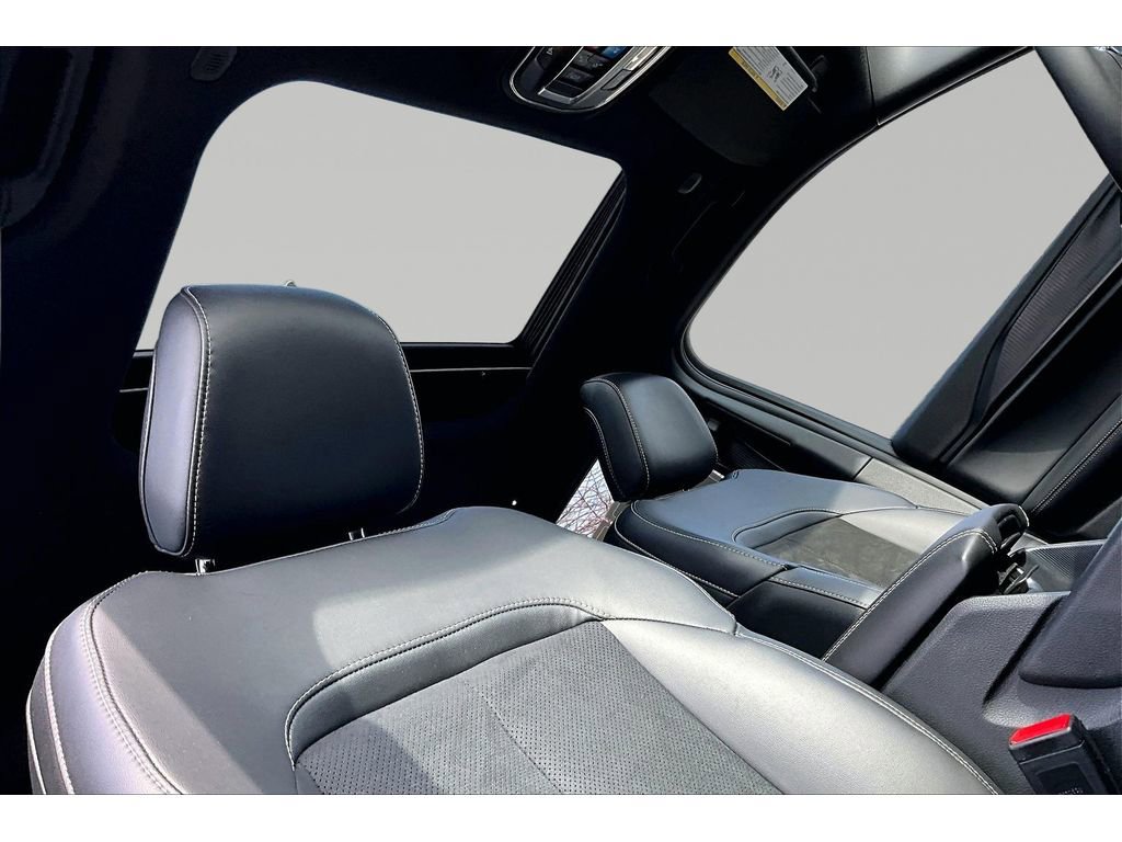 Certified 2025 Jeep Grand Cherokee Altitude image 19