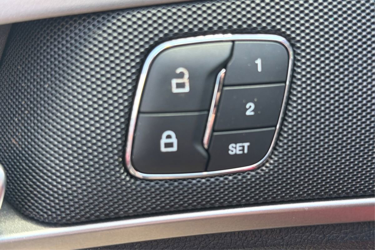 Used 2019 Ford Fusion SEL FWD image 39