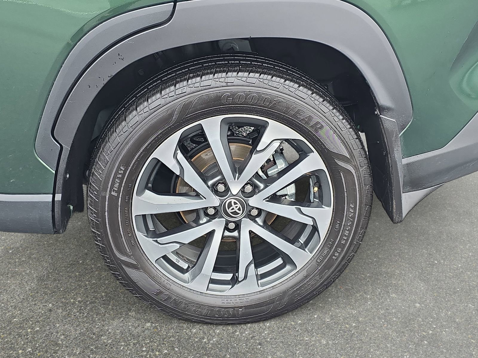 Used 2025 Toyota Corolla Cross XLE w/ Convenience Package image 33