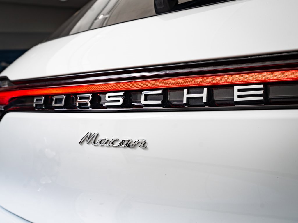 Certified 2024 Porsche Macan image 17