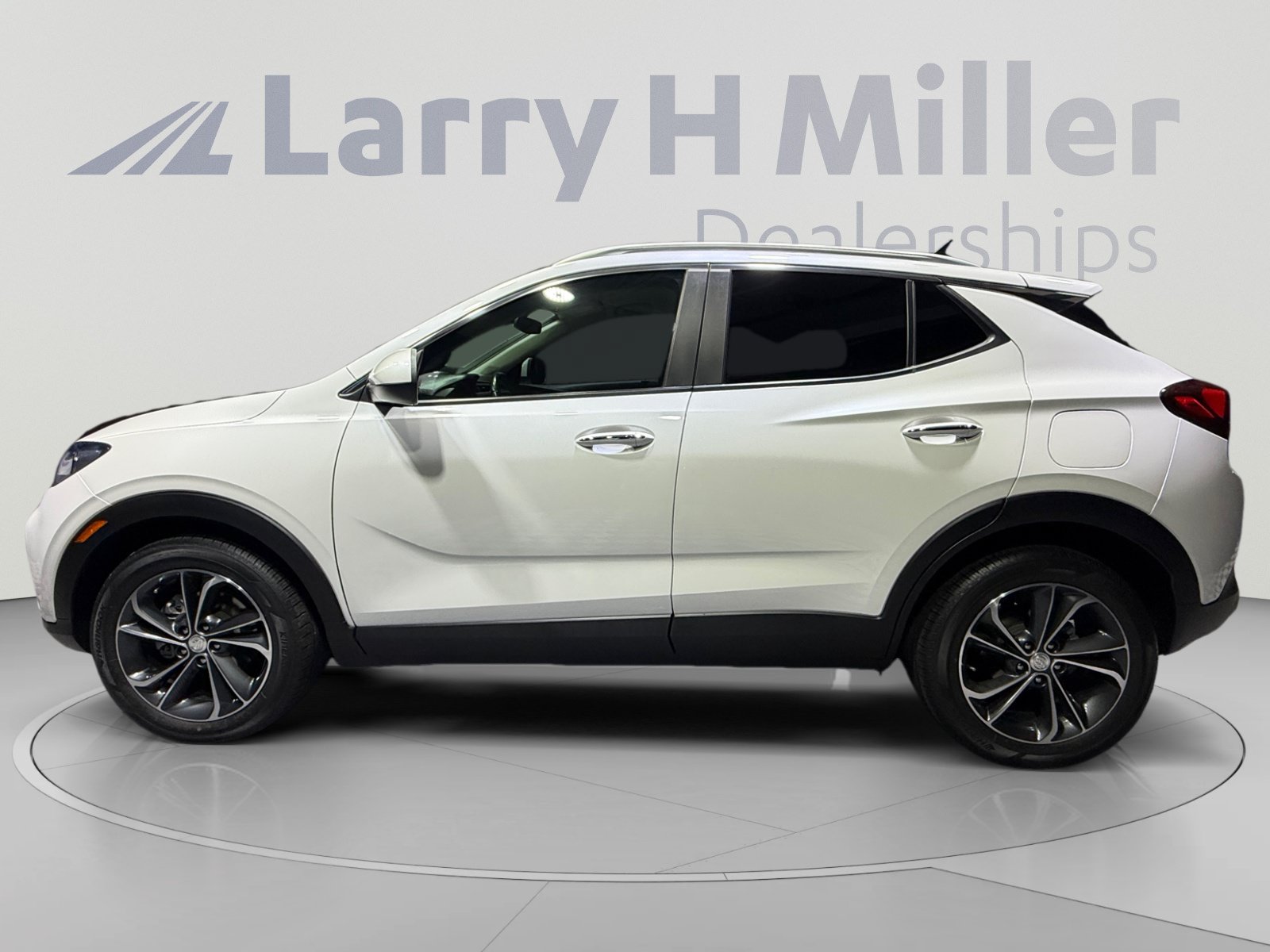 Used 2022 Buick Encore GX Select FWD image 2