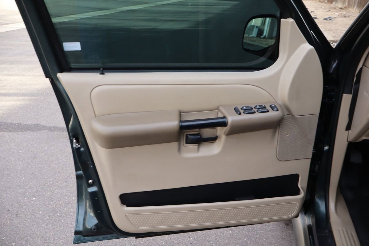 Used 2004 Ford Explorer Sport Trac XLS image 23