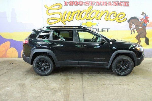 Used 2022 Jeep Cherokee Trailhawk w/ Trailer Tow Group AWD/4WD image 1