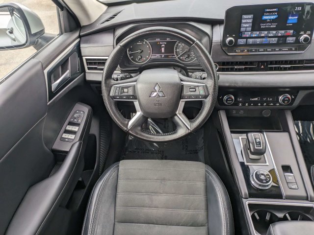 Used 2023 Mitsubishi Outlander SE AWD/4WD image 16