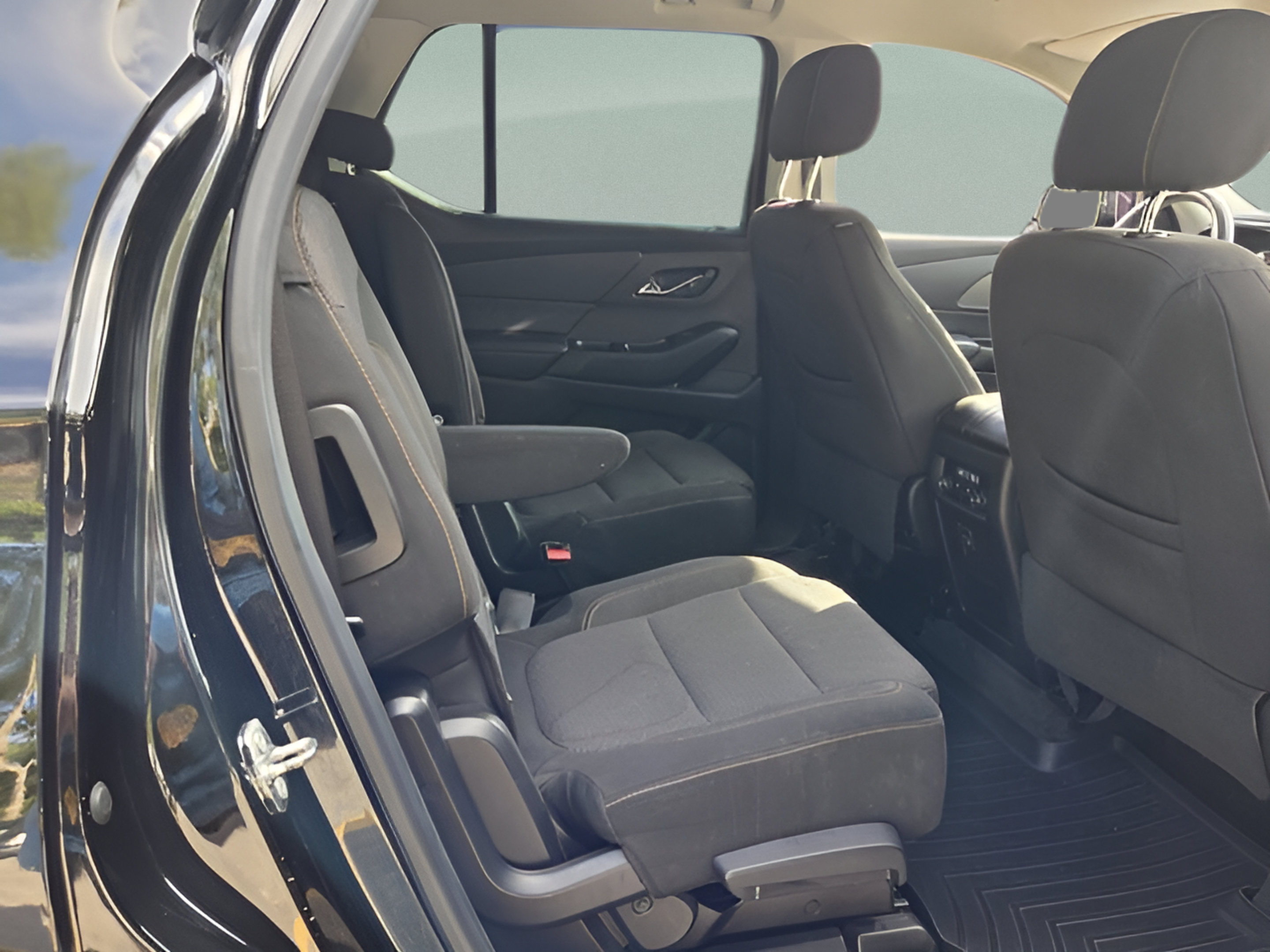 Used 2018 Chevrolet Traverse LT FWD image 14