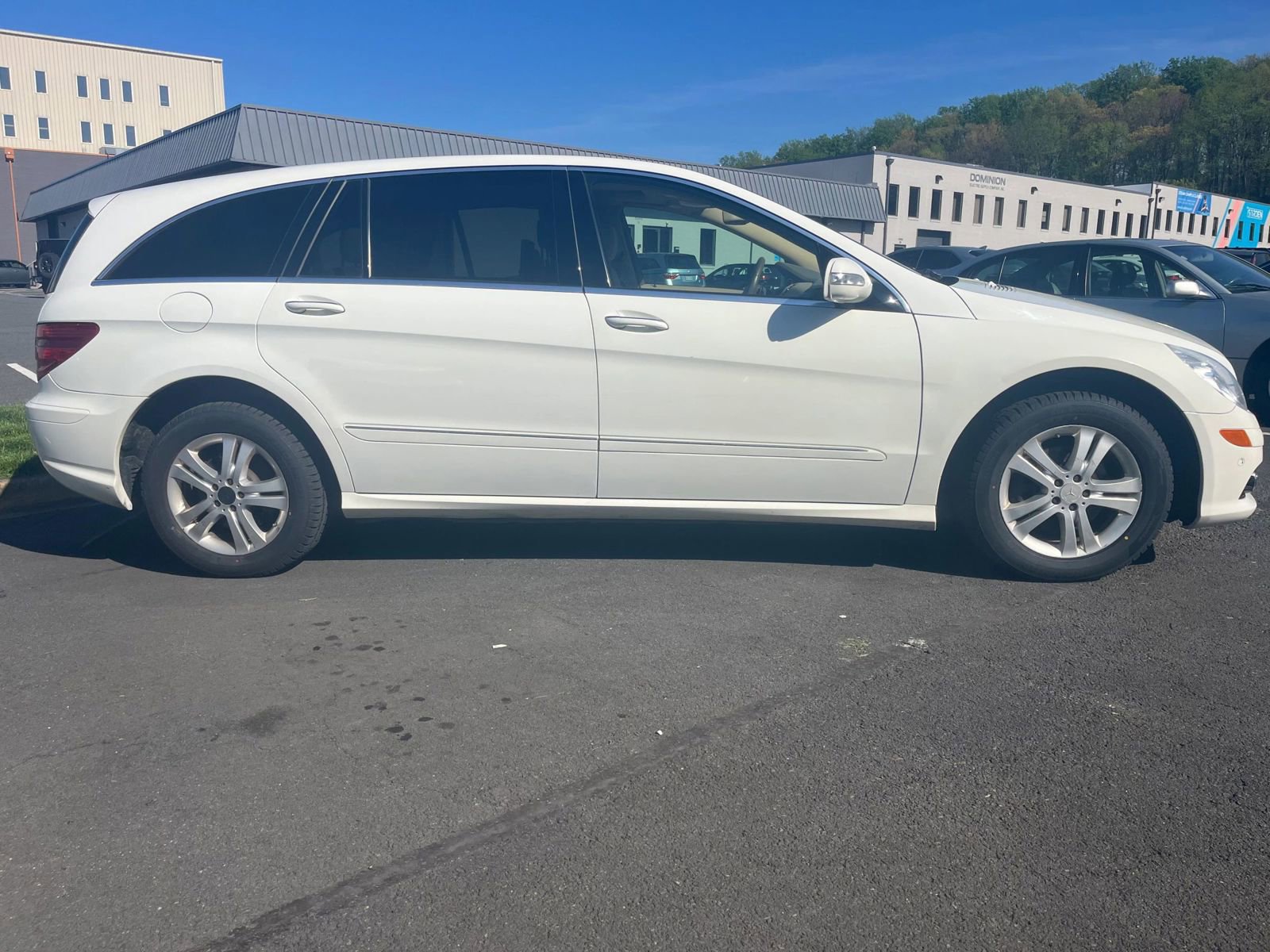 Used 2009 Mercedes-Benz R 350 4MATIC image 2