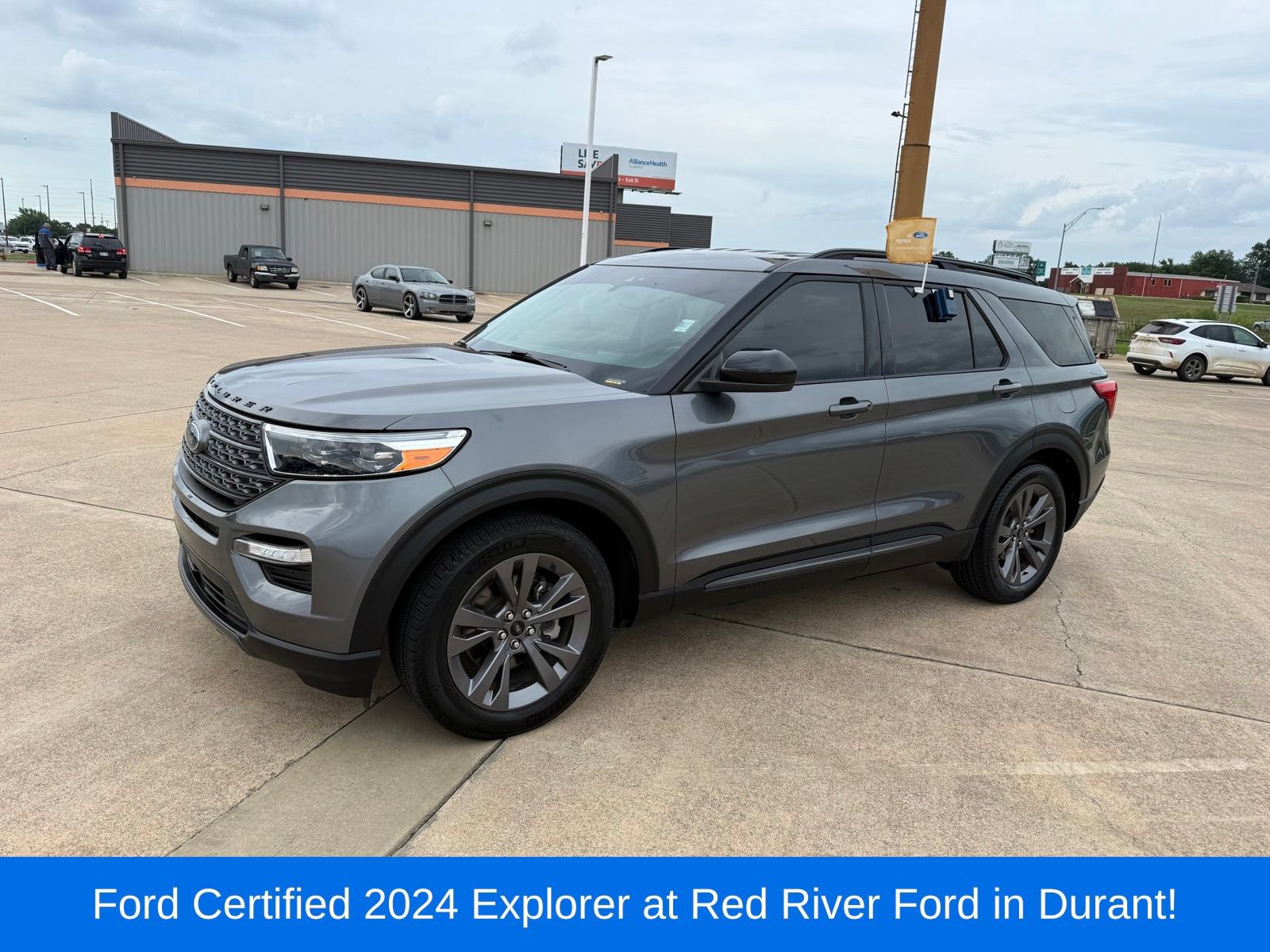 Certified 2024 Ford Explorer XLT w/ Equipment Group 202A RWD image 1