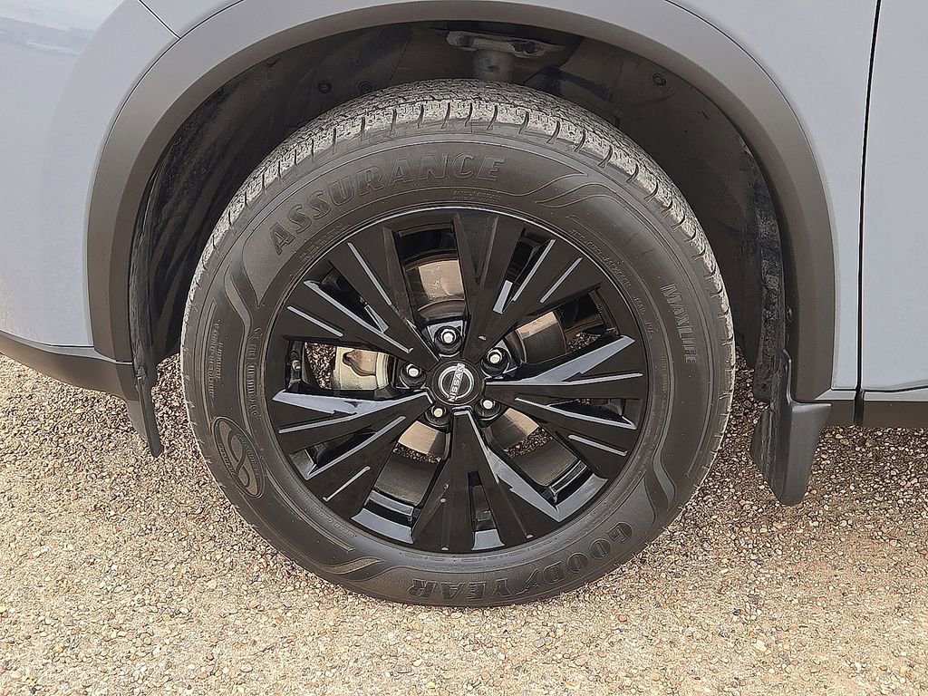 Used 2023 Nissan Rogue SV w/ SV Premium B Package image 11