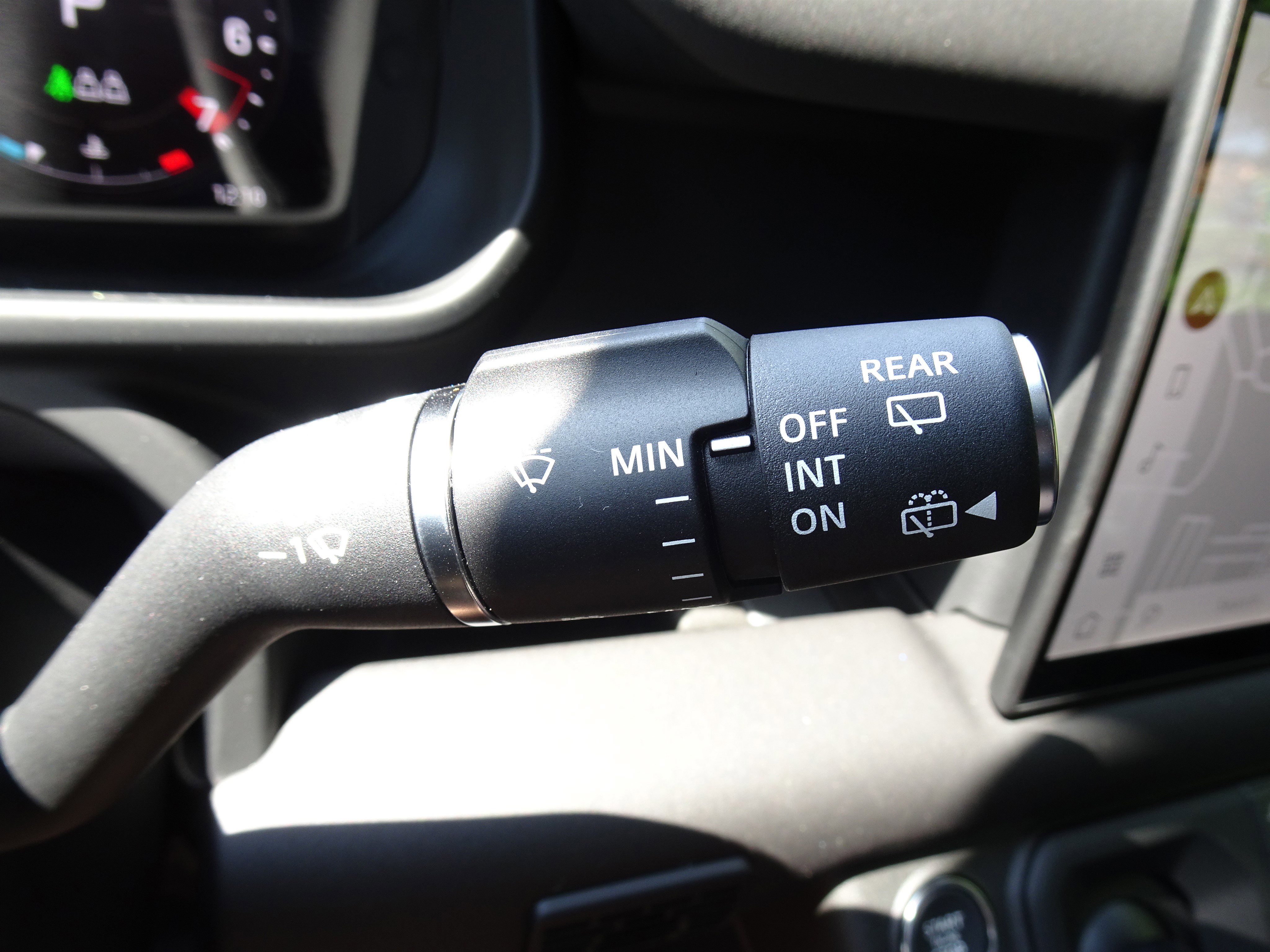 New 2025 Land Rover Defender 110 S image 31