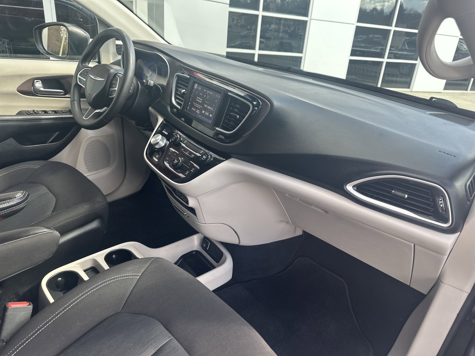 Used 2023 Chrysler Voyager LX FWD image 29