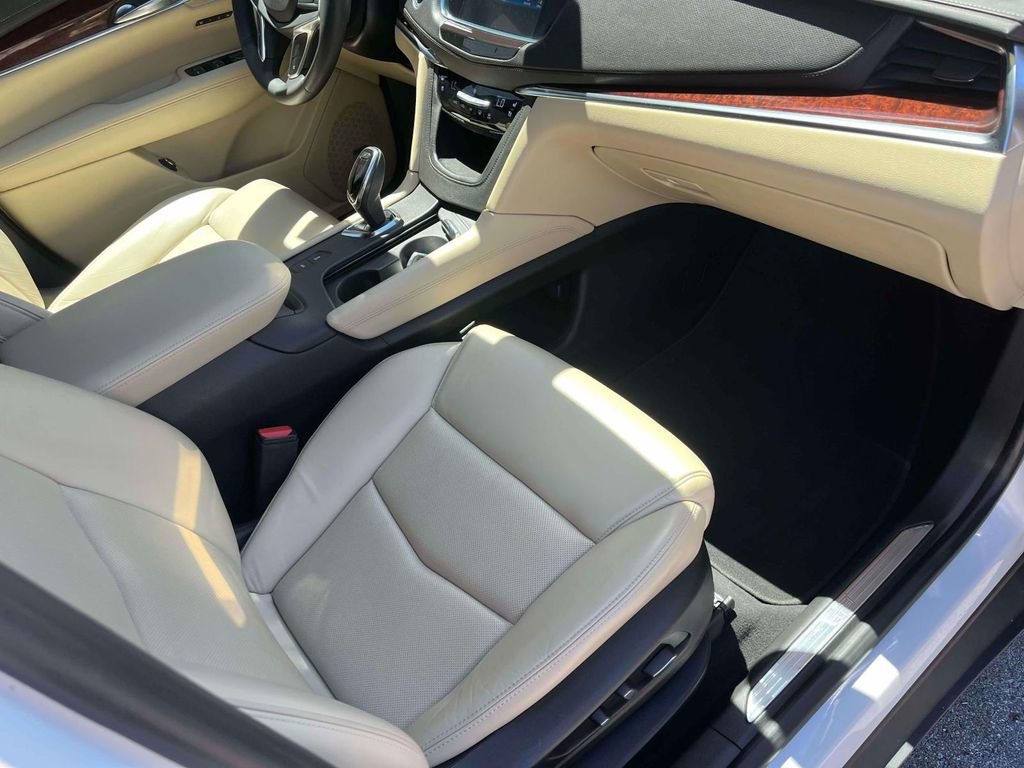 Used 2017 Cadillac XT5 Premium Luxury FWD image 22