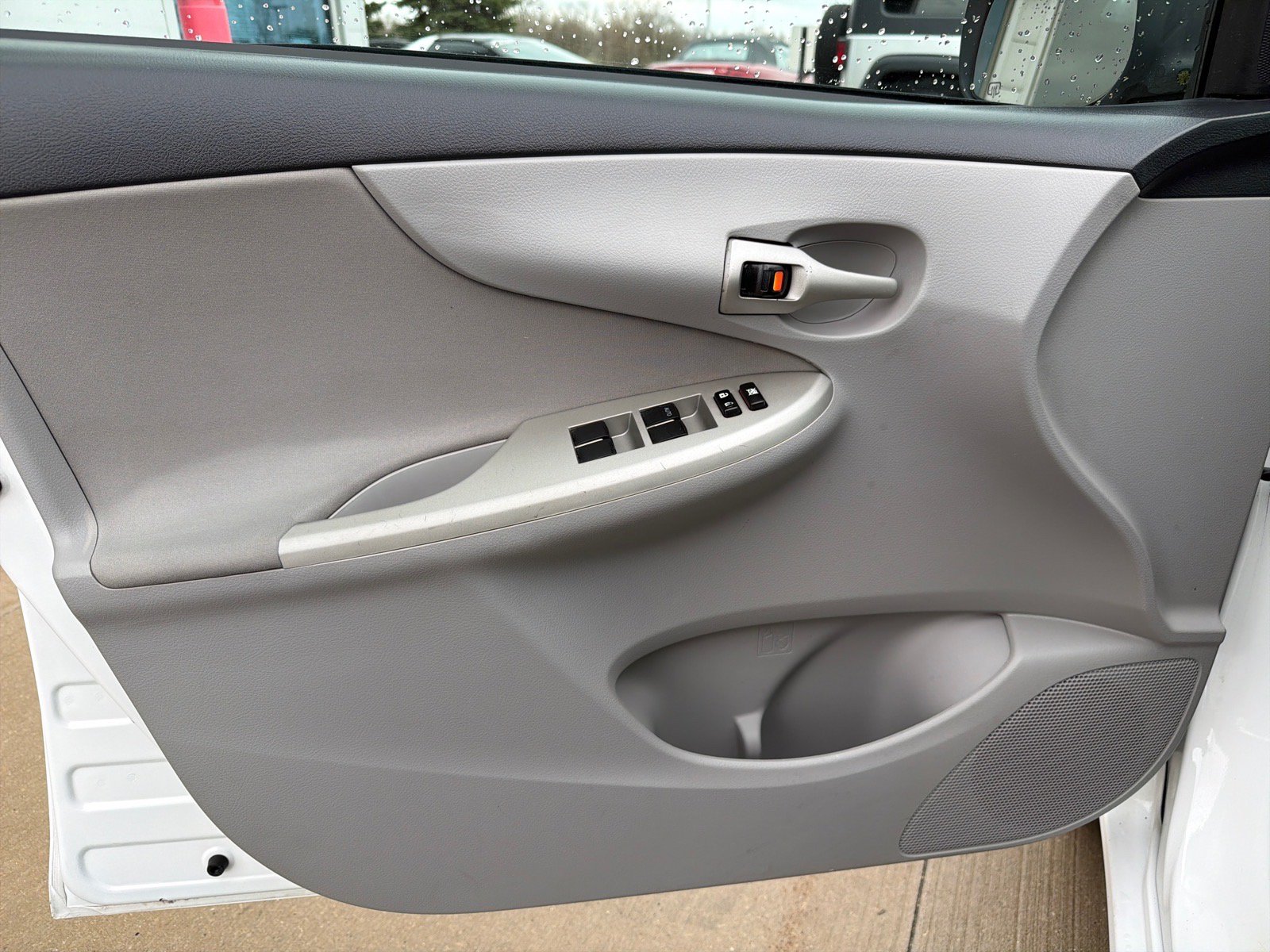 Used 2012 Toyota Corolla LE FWD image 9