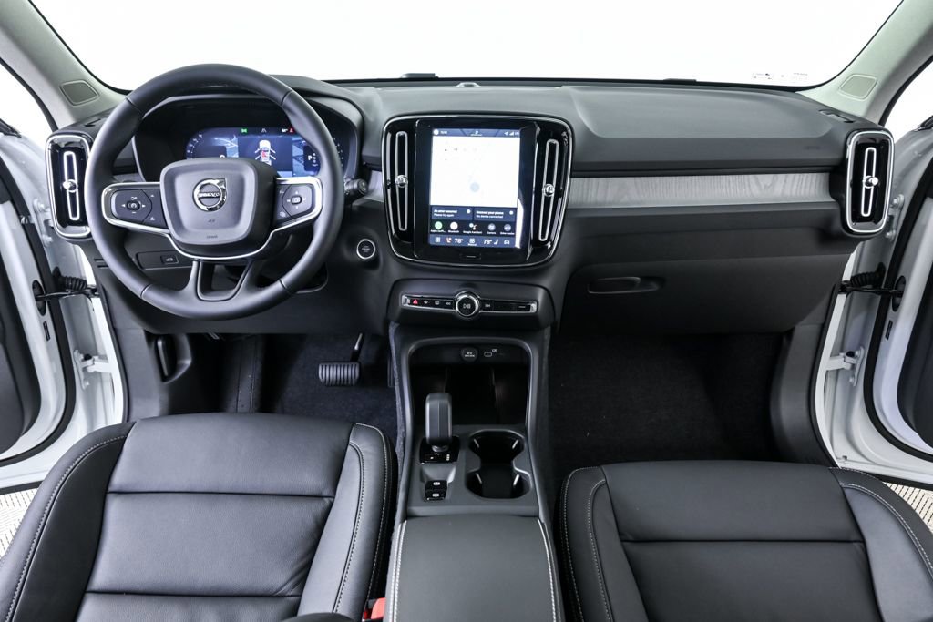 New 2026 Volvo XC40 B5 Core image 17