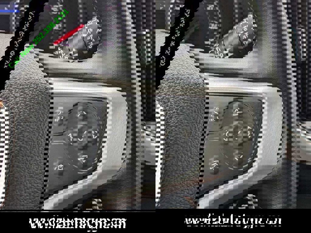 Used 2024 GMC Terrain SLT image 26