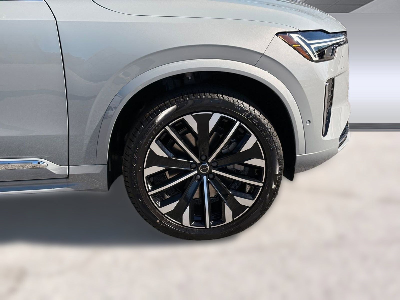 New 2026 Volvo XC90 B6 Plus w/ Protection Package Premier image 11