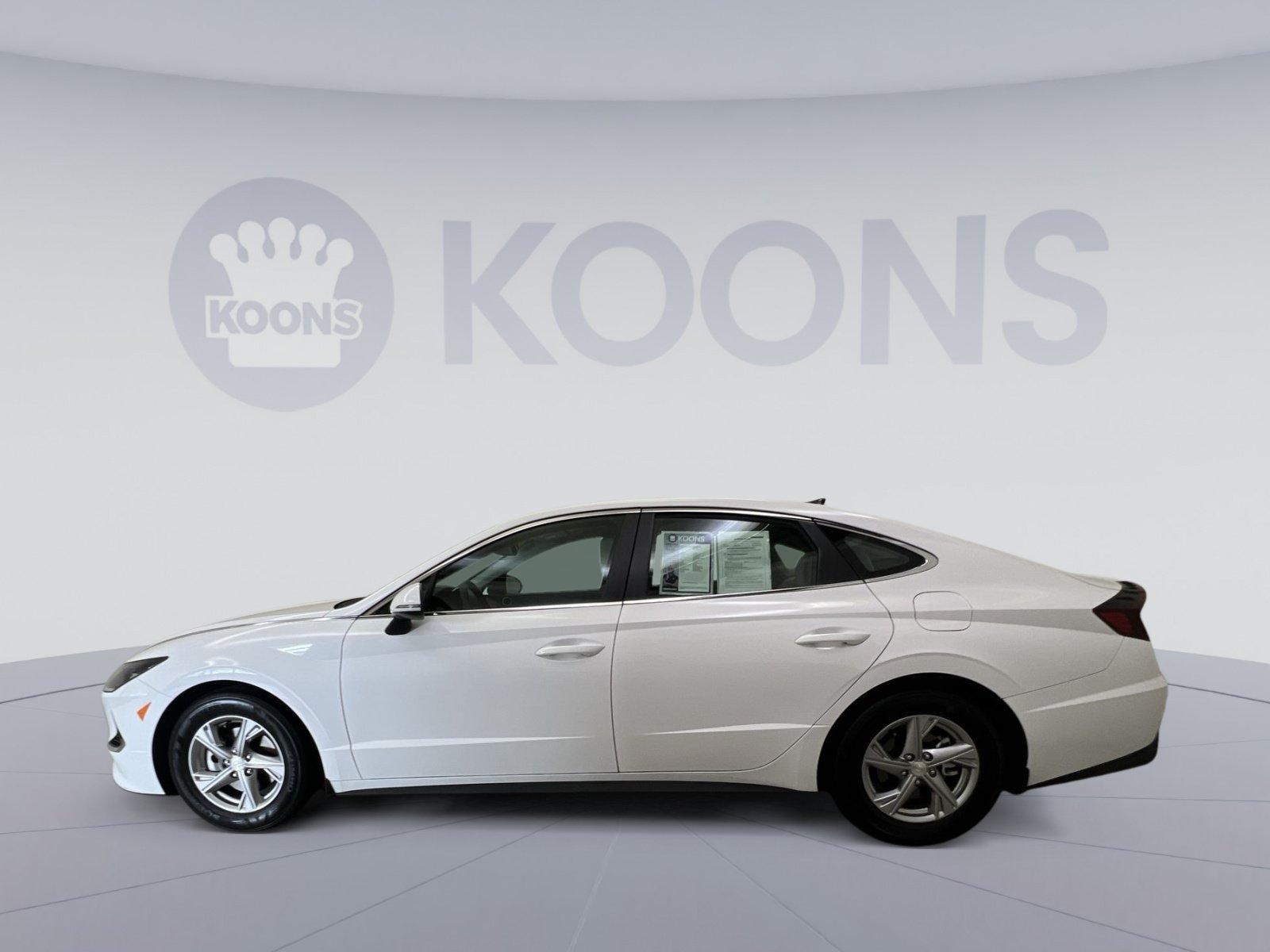 Used 2023 Hyundai Sonata SE w/ Preferred Accessory Package FWD image 5