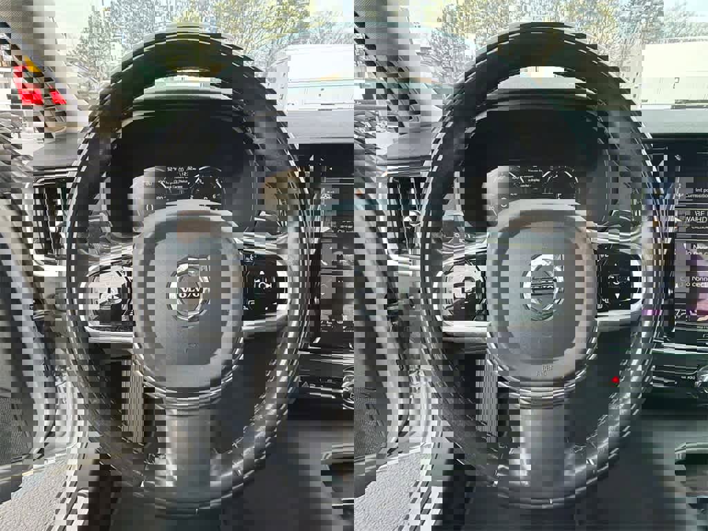 Used 2018 Volvo S90 T6 Momentum w/ Convenience Package image 23