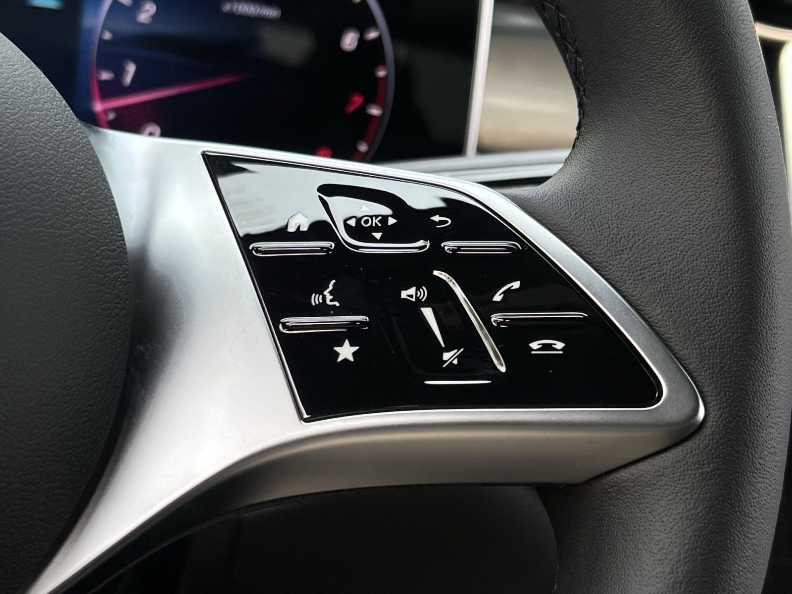 Certified 2025 Mercedes-Benz GLC 300 4MATIC image 29