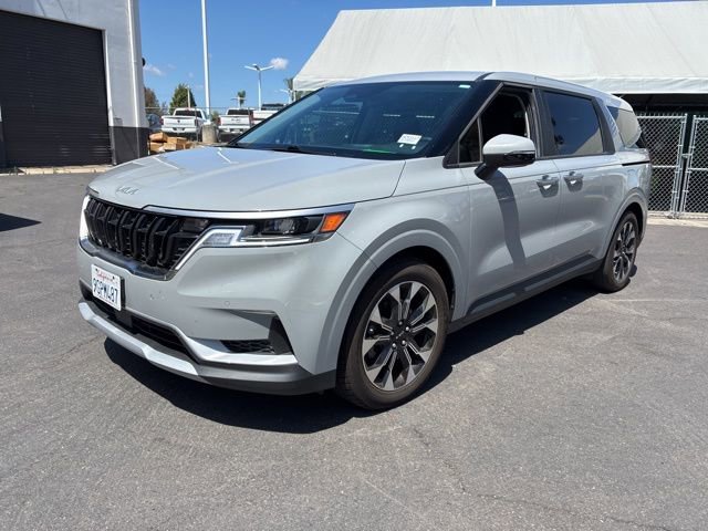 Used 2023 Kia Carnival EX image 3