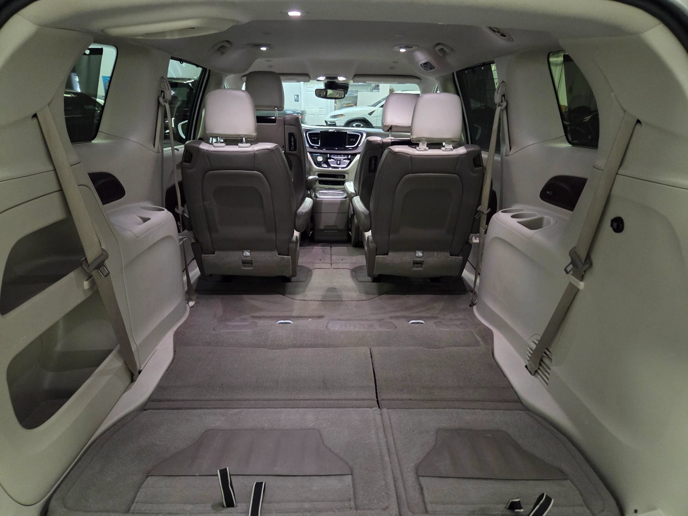 Used 2018 Chrysler Pacifica Touring-L Plus FWD image 44