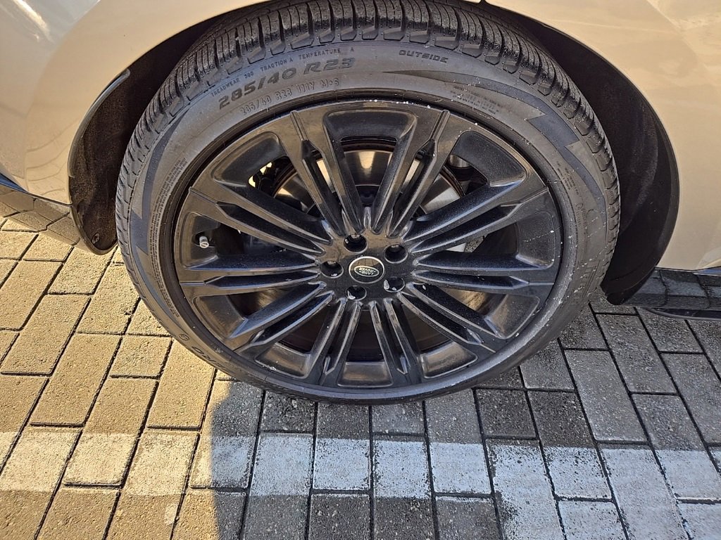 Certified 2024 Land Rover Range Rover SE image 12