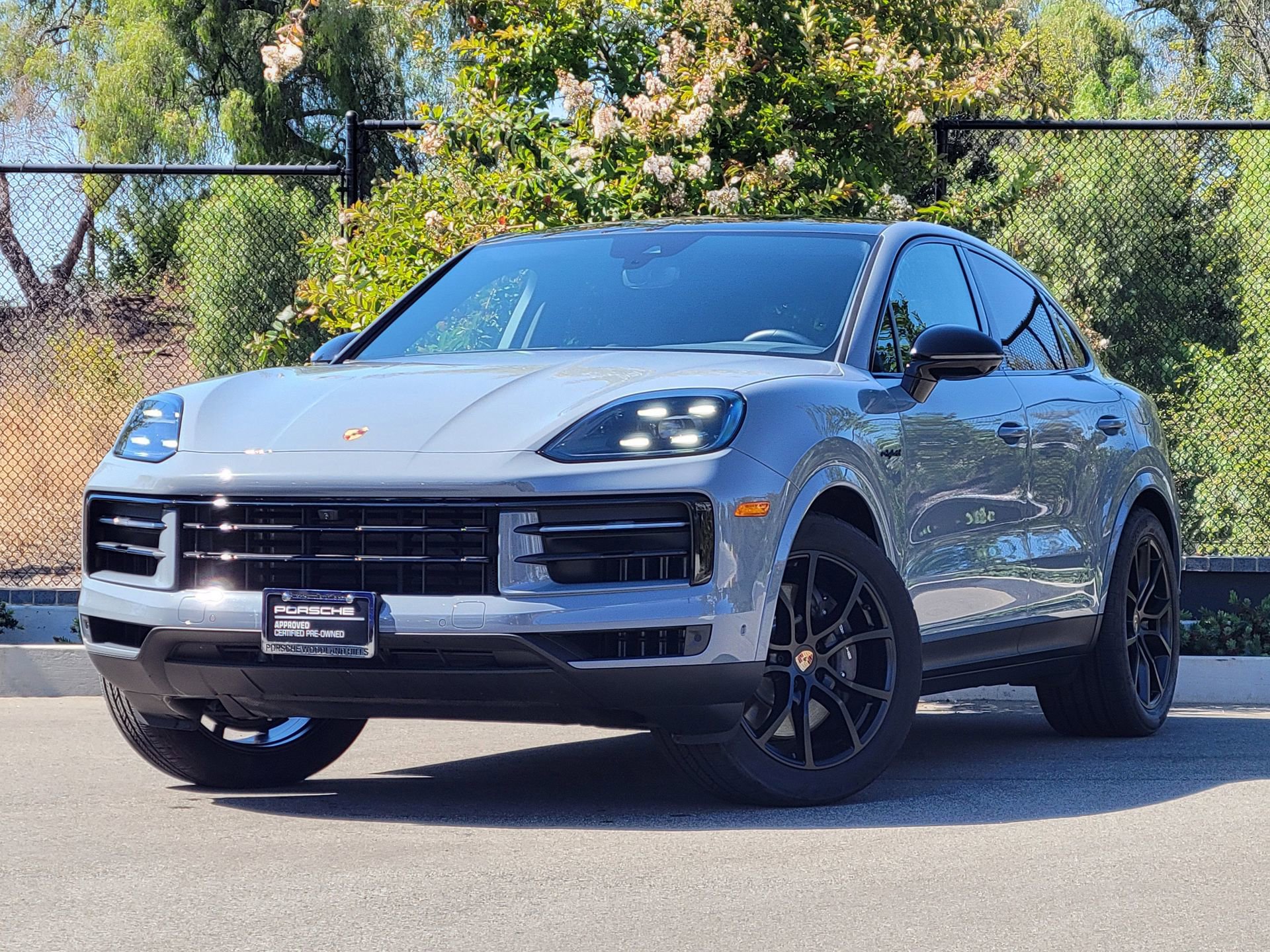 Used 2026 Porsche Cayenne E-Hybrid Coupe AWD/4WD image 1