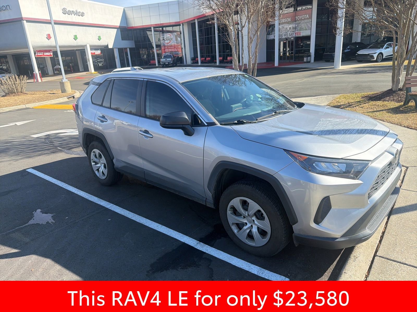 Used 2022 Toyota RAV4 LE image 6