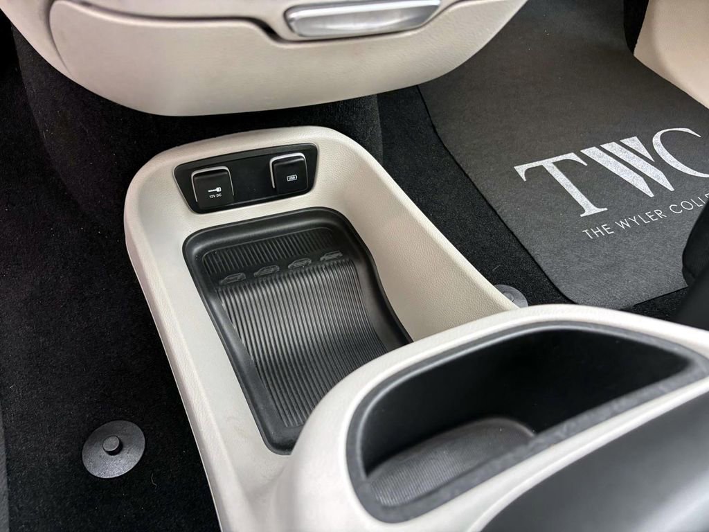 Used 2019 Chrysler Pacifica Limited w/ Advanced Safetytec Group image 23