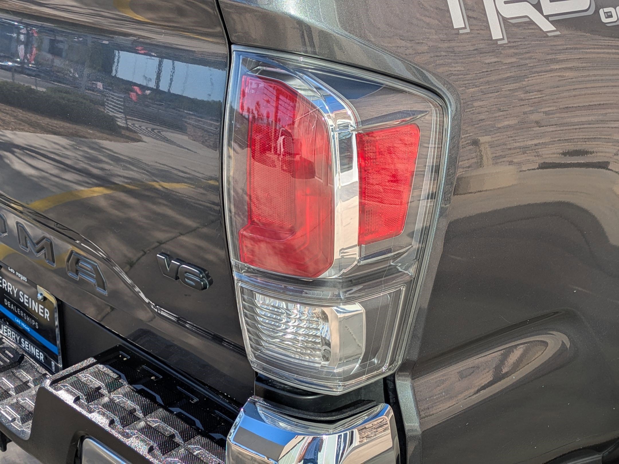 Used 2023 Toyota Tacoma TRD Off-Road w/ Black Out Package (TMS) AWD/4WD image 11