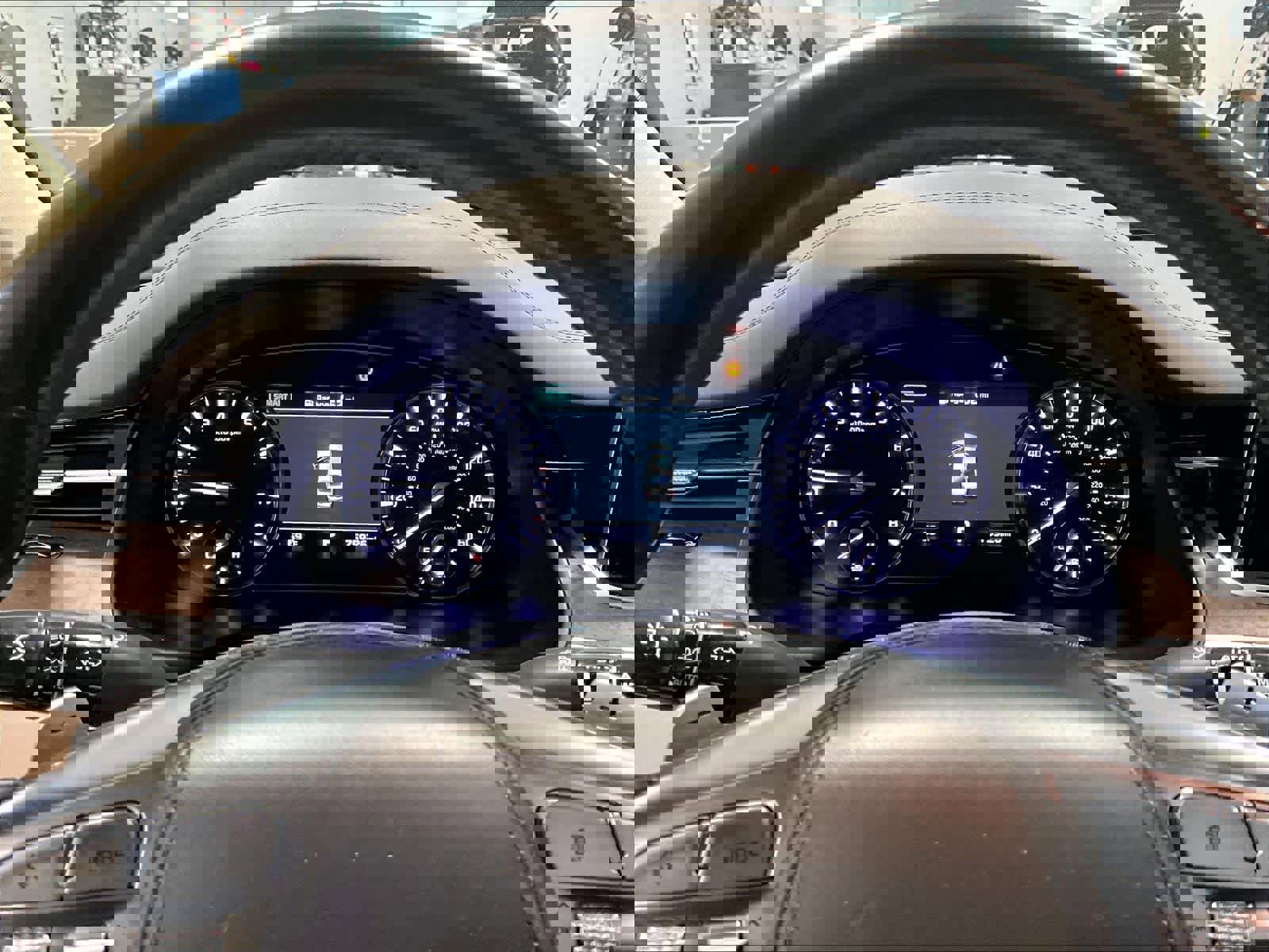 Used 2019 Kia K900 Luxury image 25