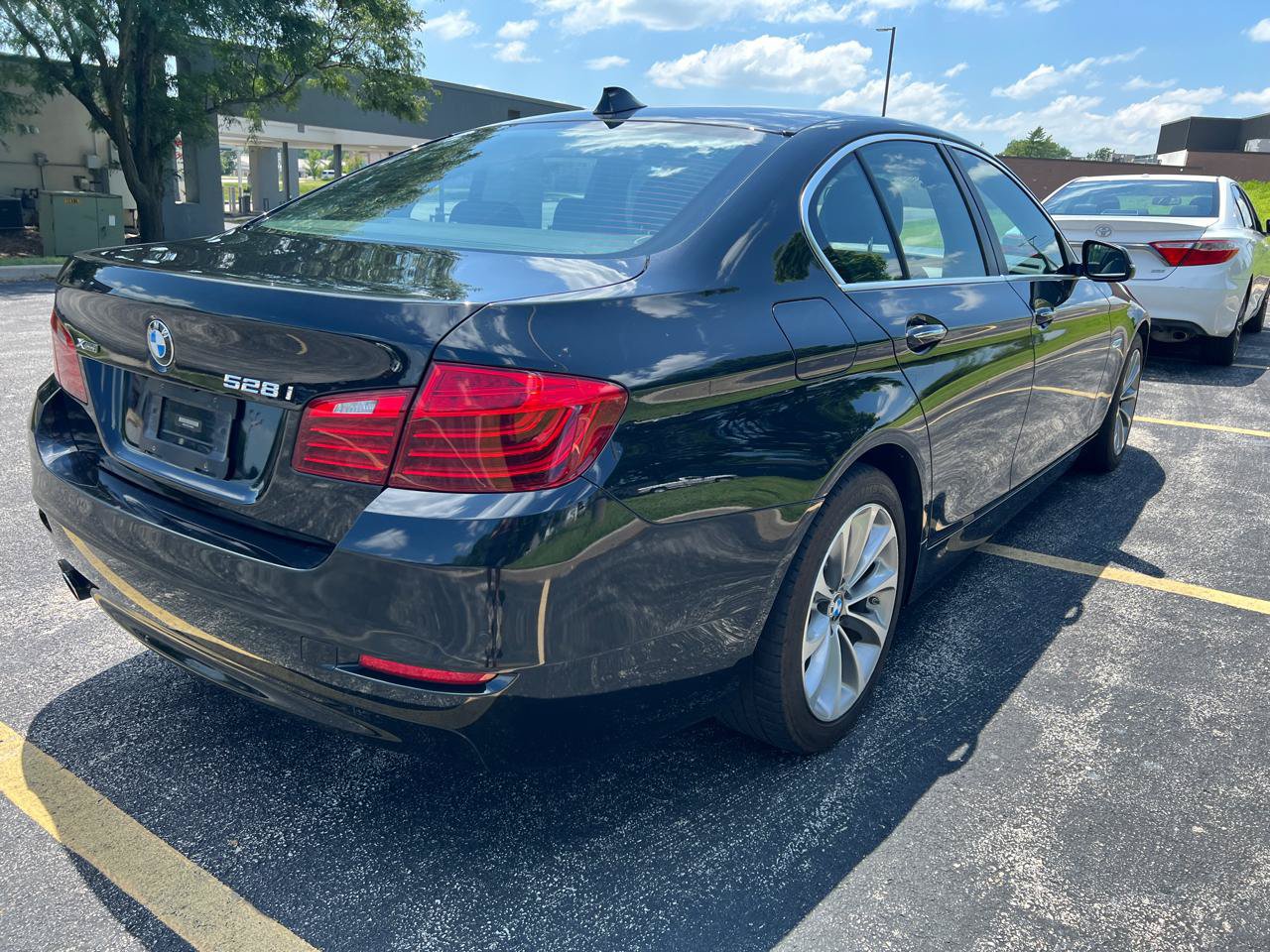 Used 2016 BMW 528i xDrive Sedan AWD/4WD image 6