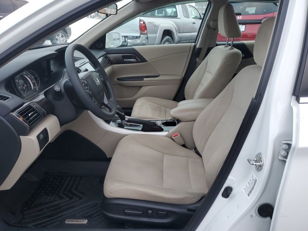 Used 2017 Honda Accord EX image 12