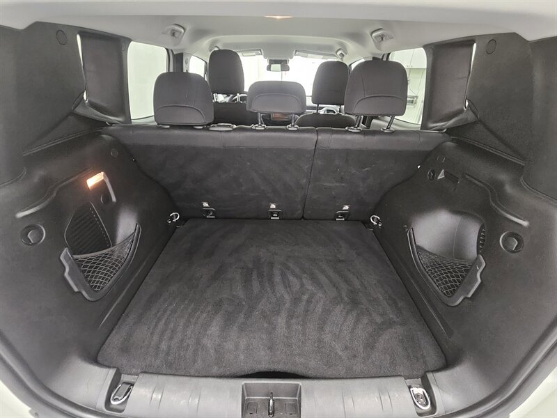 Used 2020 Jeep Renegade Latitude AWD/4WD image 13