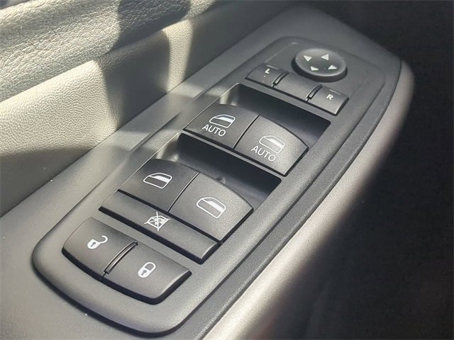 Used 2020 Jeep Cherokee Limited image 25