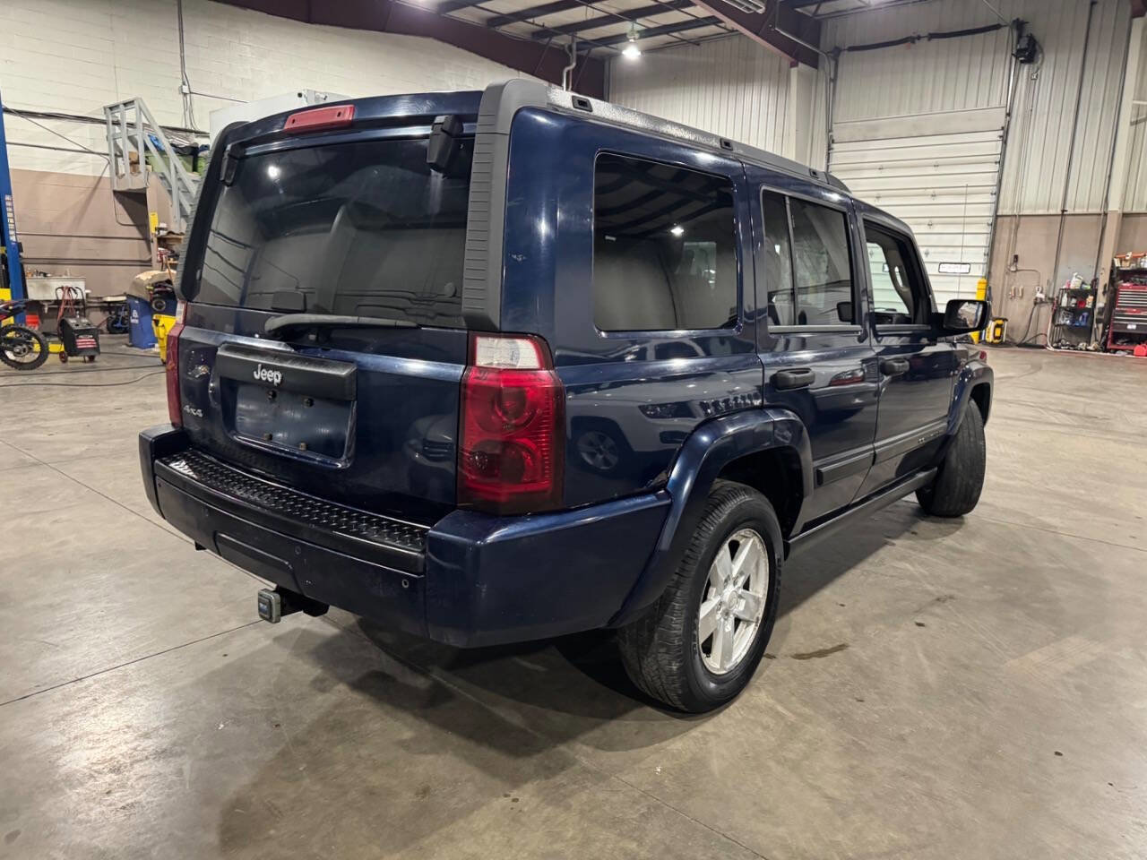 Used 2006 Jeep Commander 4WD image 4