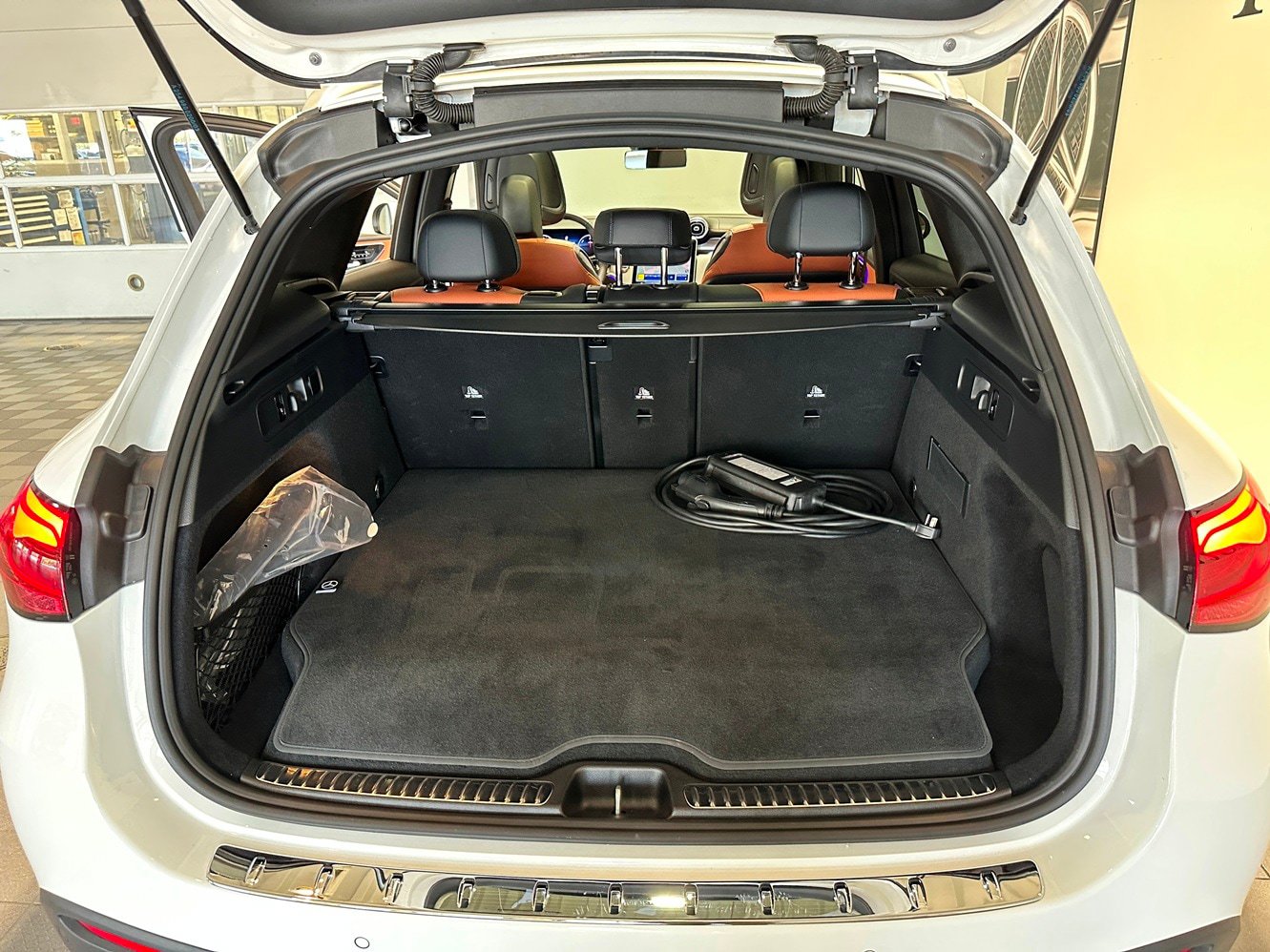 Certified 2025 Mercedes-Benz GLC 350e 4MATIC image 33